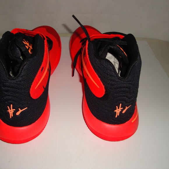 KYRIE 3 Size 13 Sneakers. main image 6